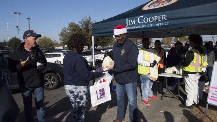 Assemblymember Cooper handing out turkey to constituents